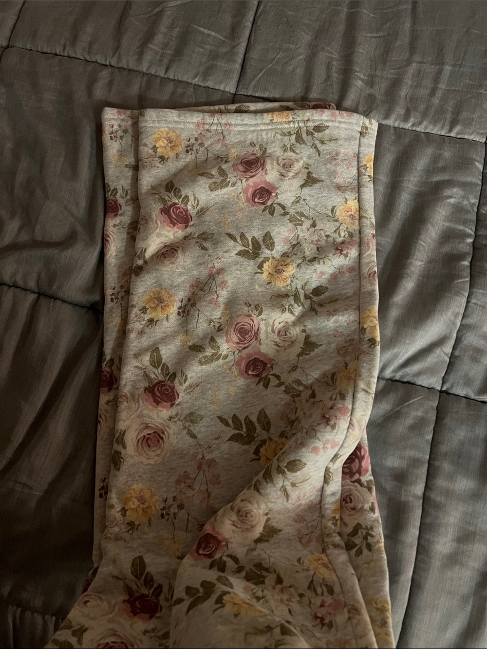 Abercrombie floral wide leg sweatpants - Picture 3 of 3